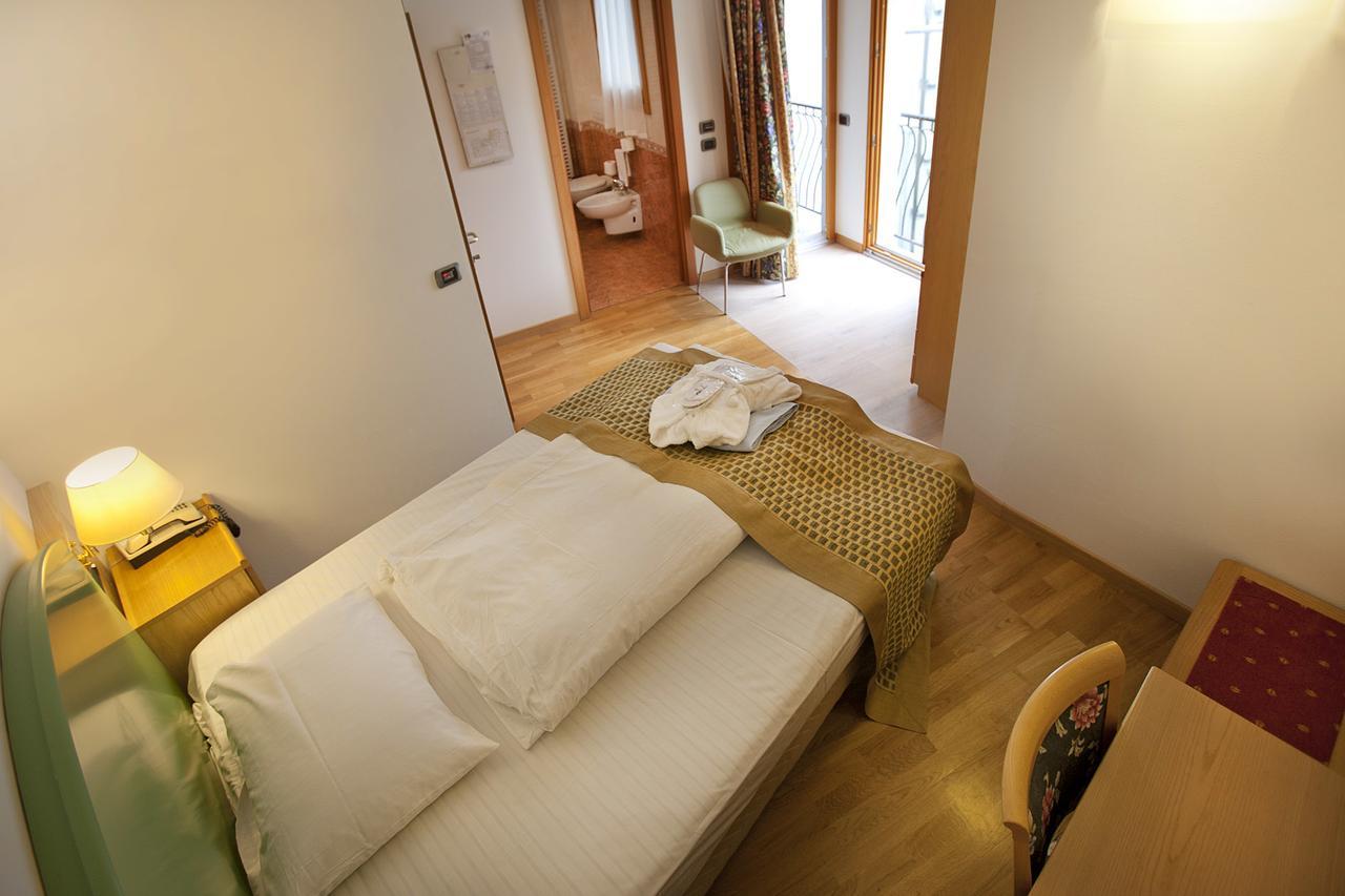 Hotel Venezia Malcesine Dış mekan fotoğraf